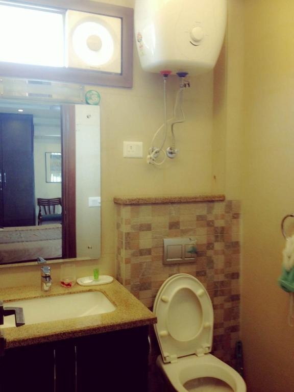 Woodpecker Service Apartments - Green Park Neu-Delhi Exterior foto